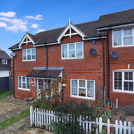 Comfortable Stylish Townhouse In Ashford Sleeps 5 Netflix 2 Parking Spaces Perfect For Contractors And Families エクステリア 写真