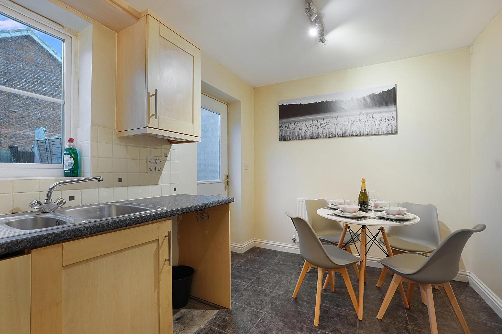 Comfortable Stylish Townhouse In Ashford Sleeps 5 Netflix 2 Parking Spaces Perfect For Contractors And Families エクステリア 写真