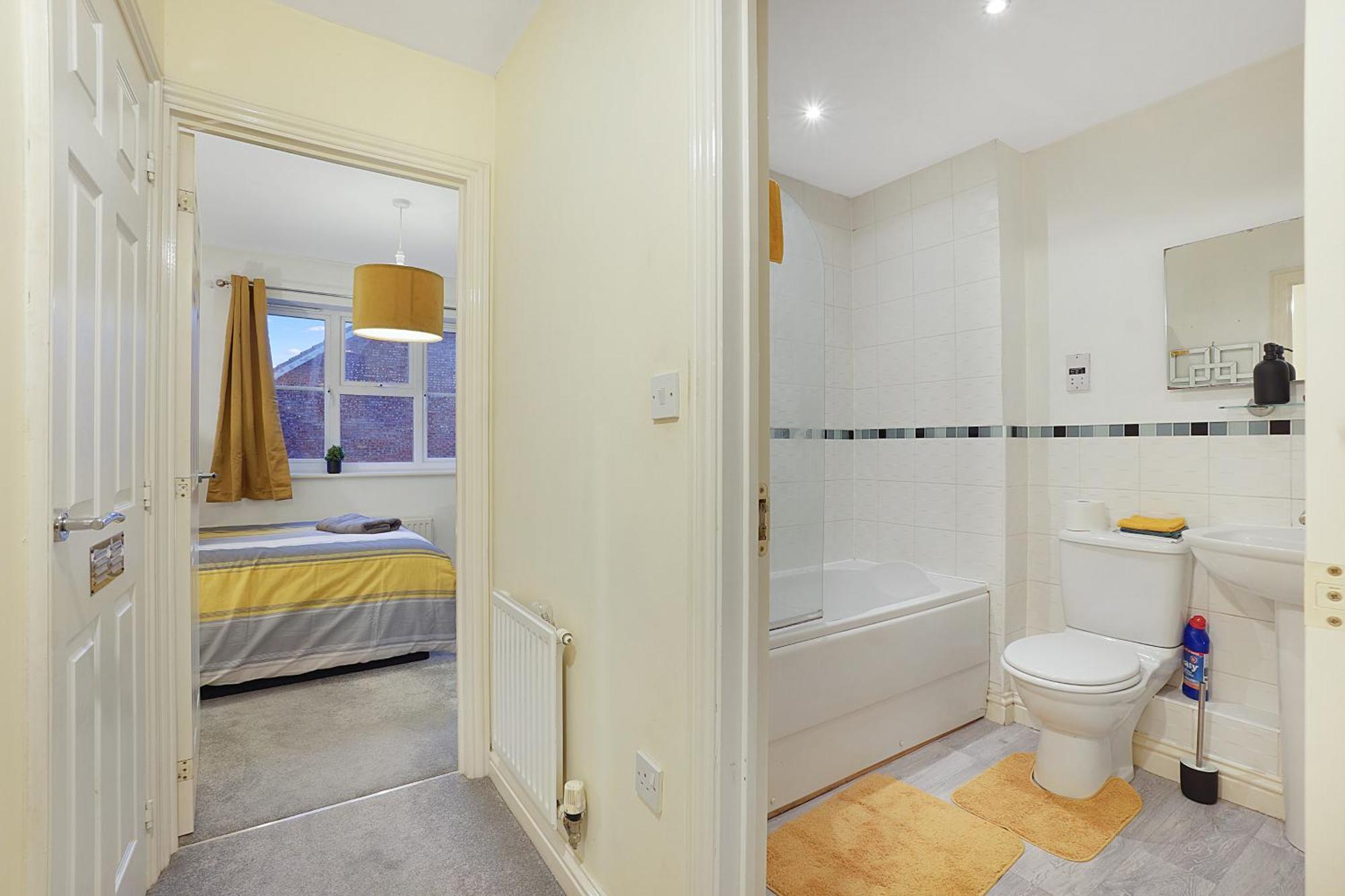 Comfortable Stylish Townhouse In Ashford Sleeps 5 Netflix 2 Parking Spaces Perfect For Contractors And Families エクステリア 写真